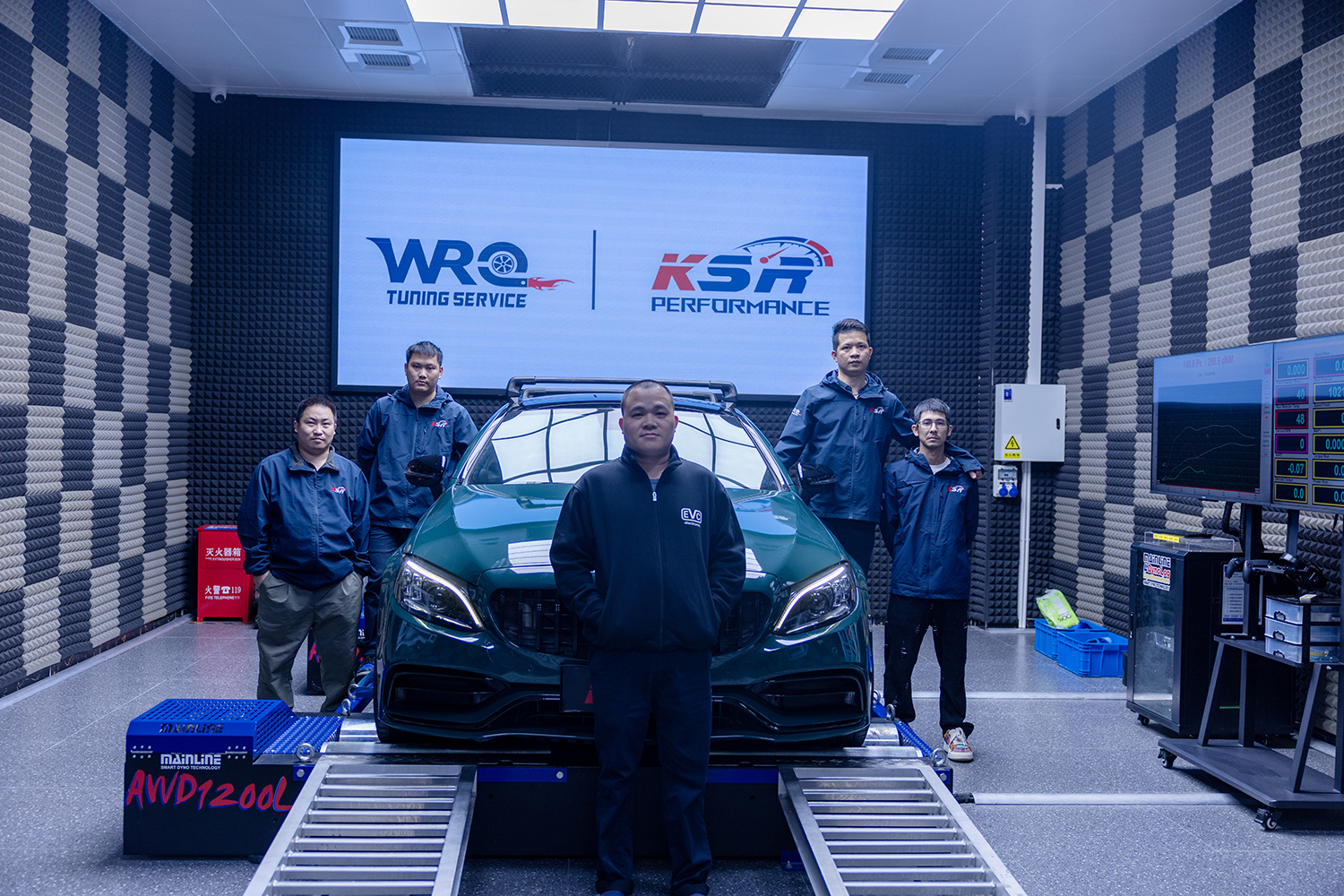 KSR深圳店全家福